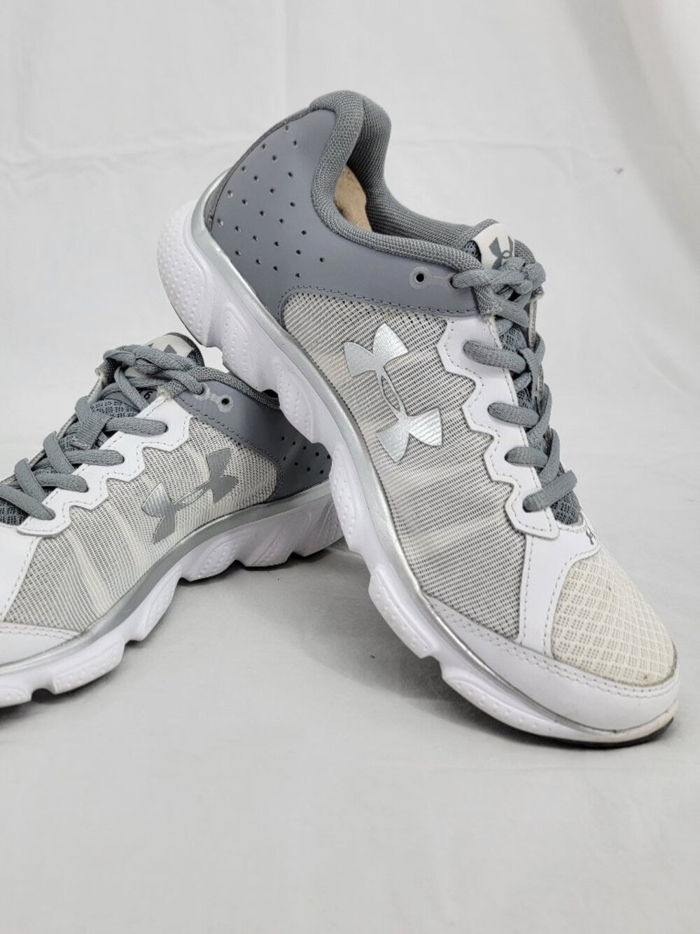 Under Armour Micro G Assert 6 White Gray Running Athletic Shoes Women's 8.5